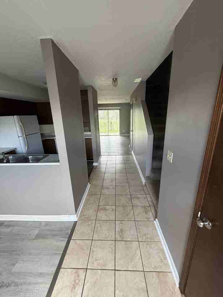 105 New Street - Photo 2 of 8