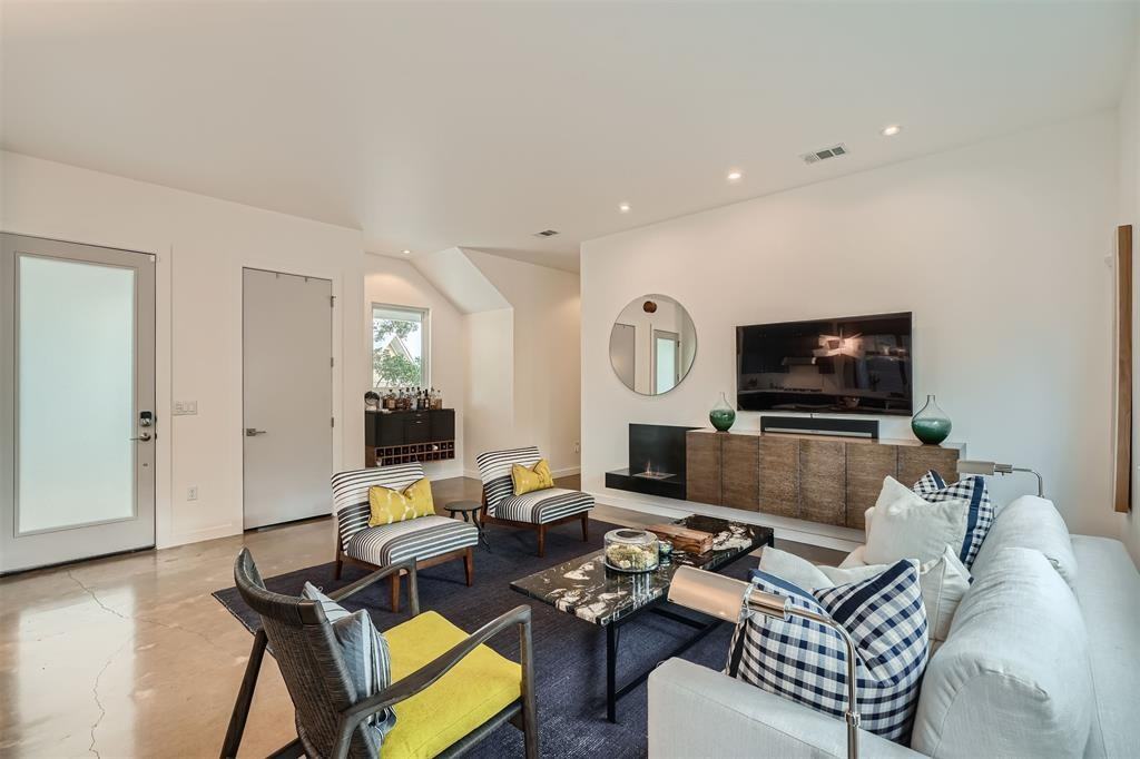 705 East Monroe Street - Photo 2 of 10