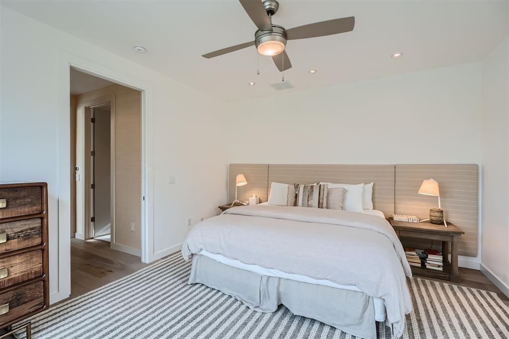 705 East Monroe Street - Photo 4 of 10