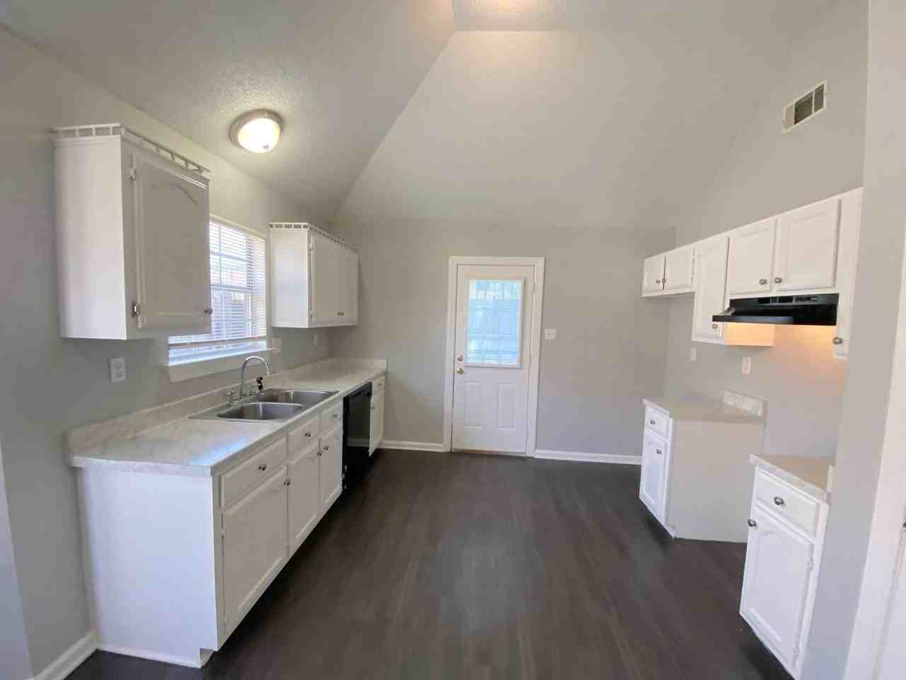 2794 Laura Cir E - Photo 3 of 16