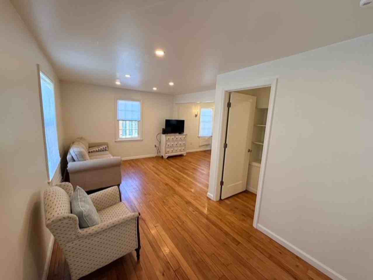 1133 1133 Center Lane - 1133 Center Lane - Photo 3 of 16
