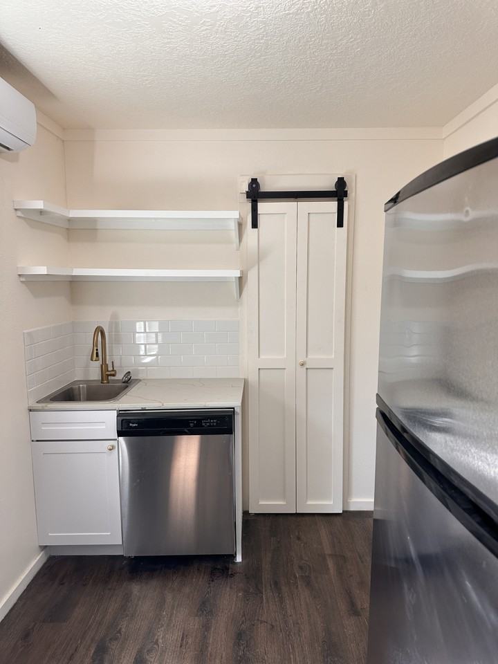 415 North Beauregard Street - Photo 3 of 12