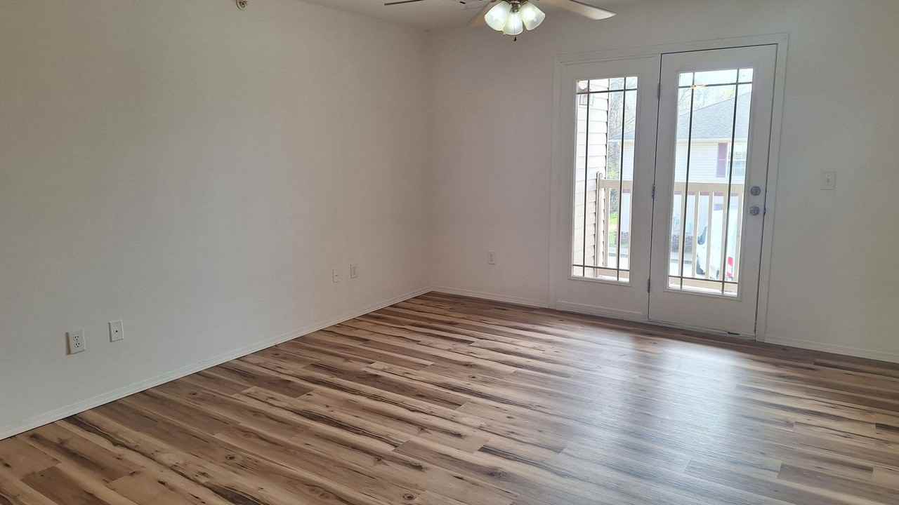 Collins Point 2 bedroom Apartment Home Ozark, MO - Photo 4 of 20