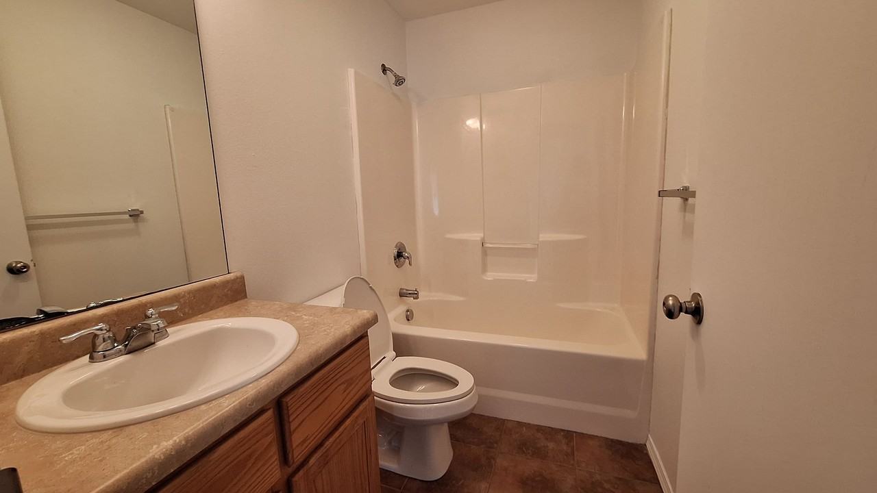 Collins Point 2 bedroom Apartment Home Ozark, MO - Photo 6 of 20