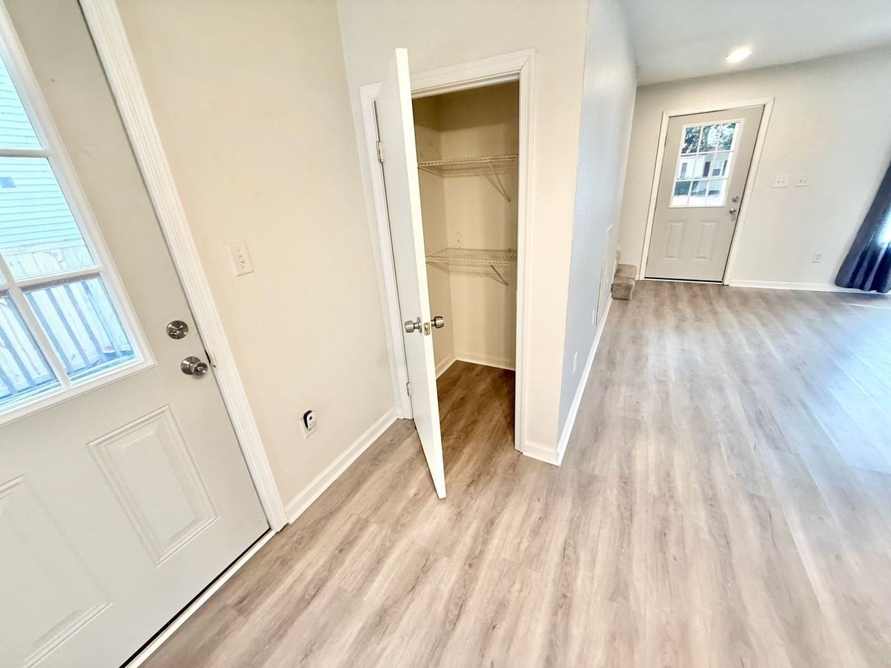 8018 W Glen Rd - Photo 2 of 50