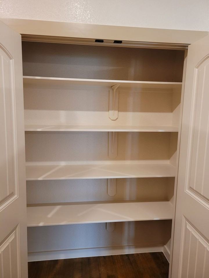 1911 Caspian Trl Unit B - Photo 7 of 16