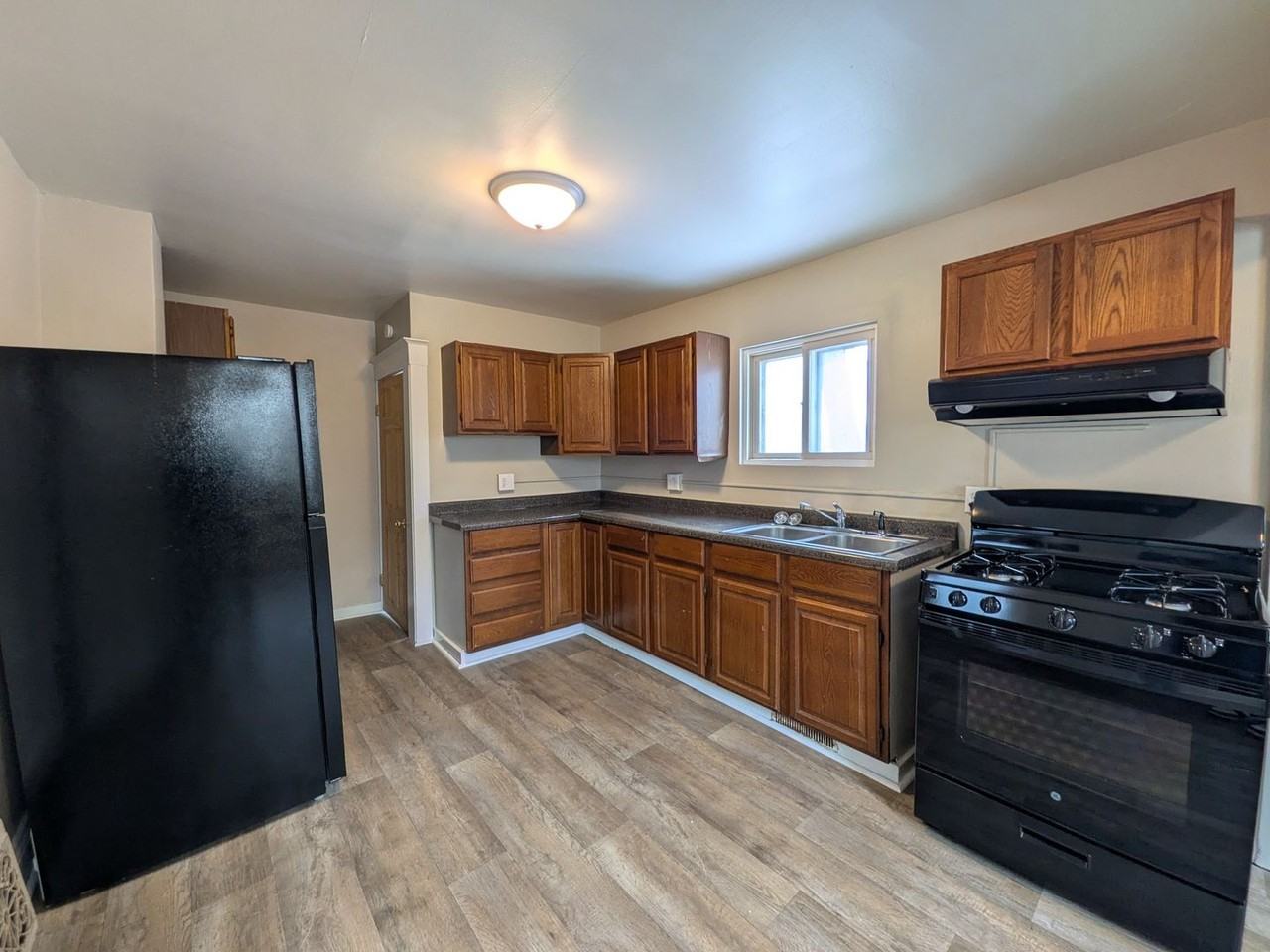 1513 Dean Ave - Photo 2 of 37