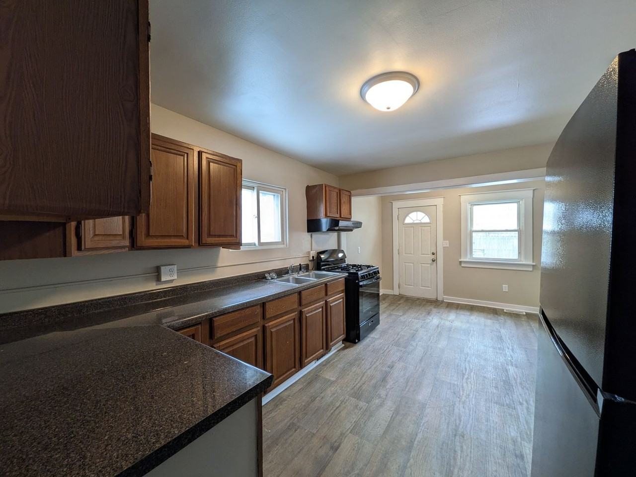 1513 Dean Ave - Photo 3 of 37