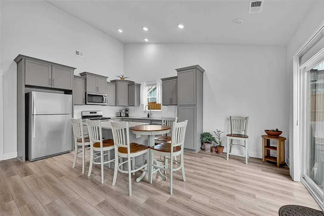 529 Overbrook Drive - Photo 3 of 10