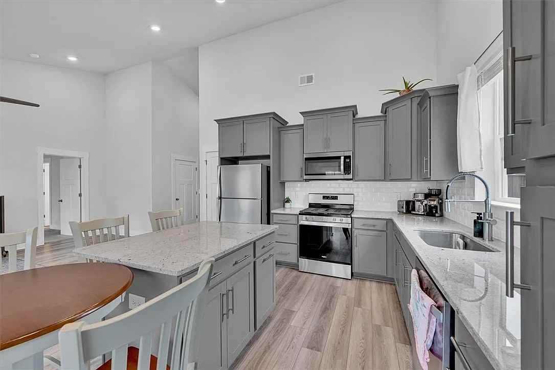 529 Overbrook Drive - Photo 4 of 10