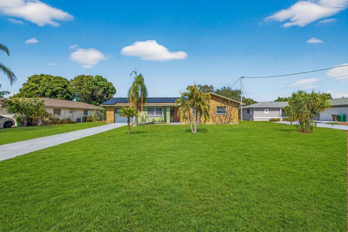 1781 Coral Point Dr - Photo 2 of 22