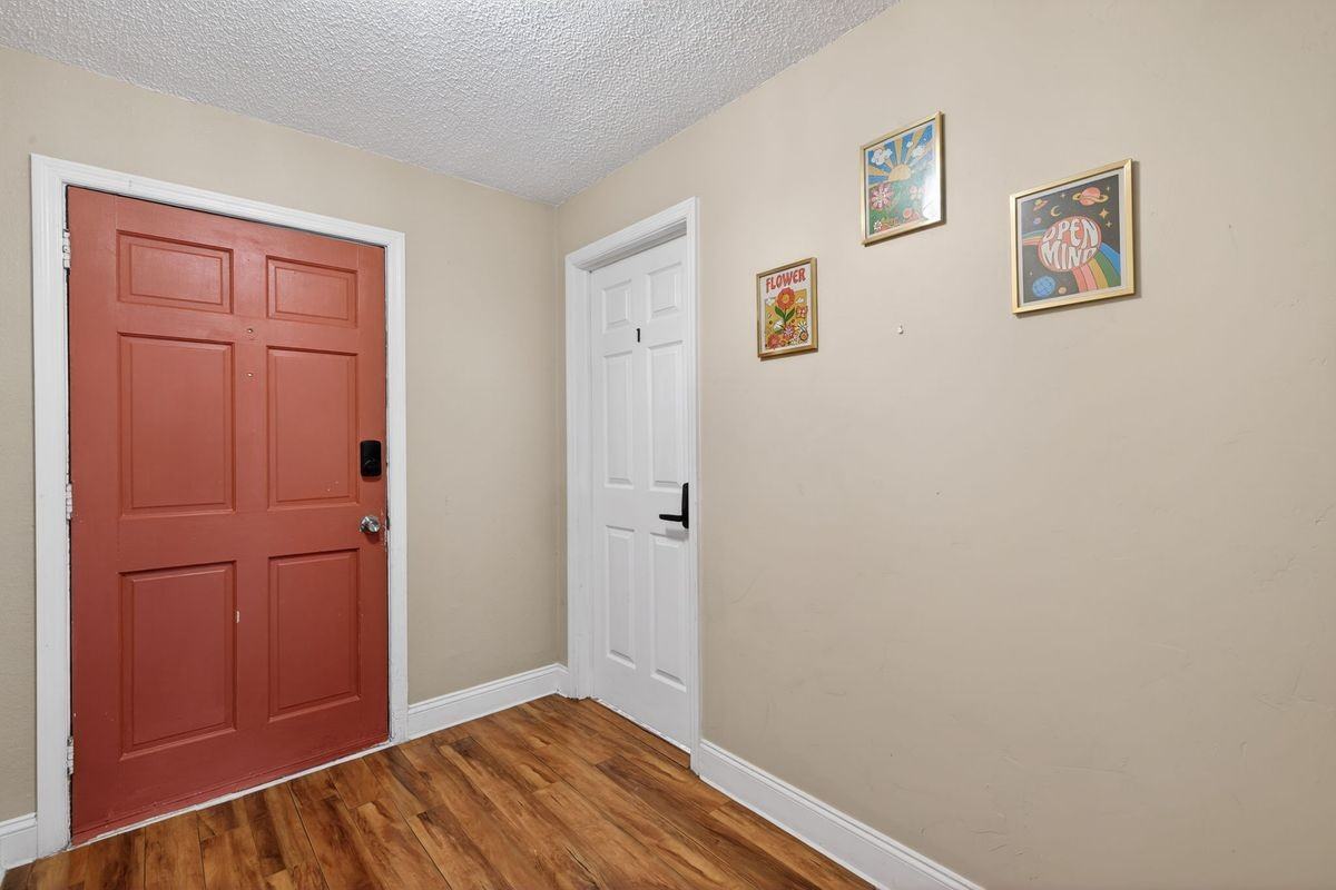 1781 Coral Point Dr - Photo 3 of 22