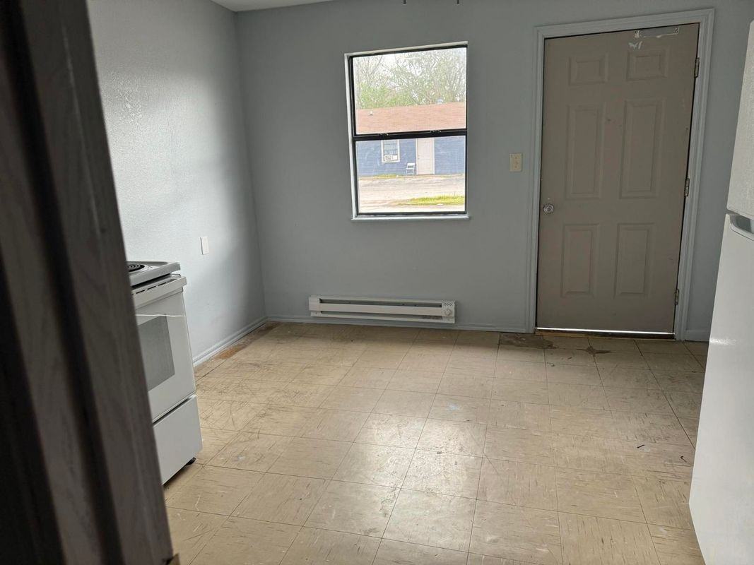 100 Gregory Dr ##11 - Photo 2 of 3