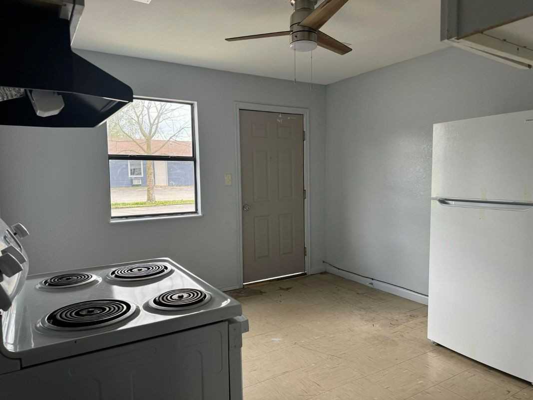 100 Gregory Dr ##11 - Photo 3 of 3