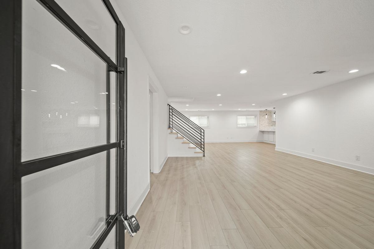 6010 Rutherglenn Dr - Photo 3 of 31