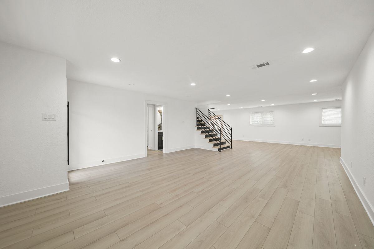 6010 Rutherglenn Dr - Photo 4 of 31