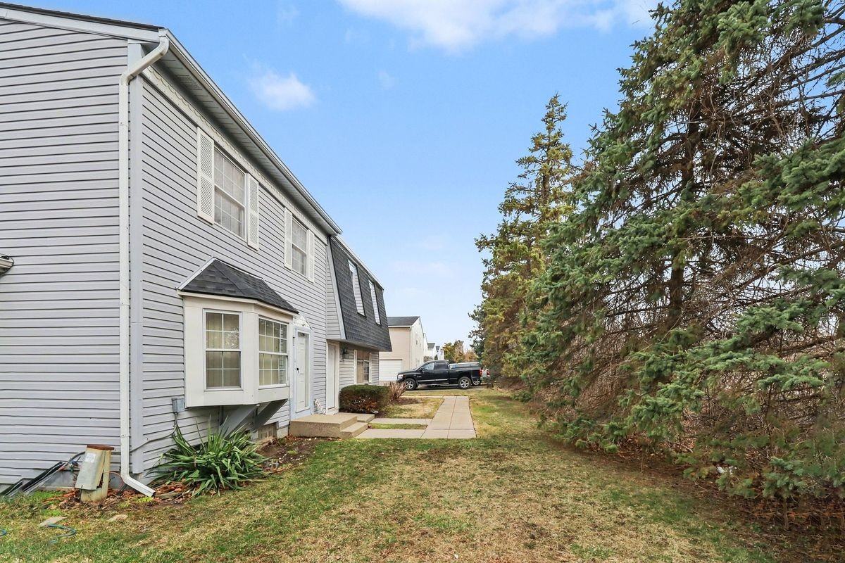 216 Lake Village Dr - Photo 3 of 21