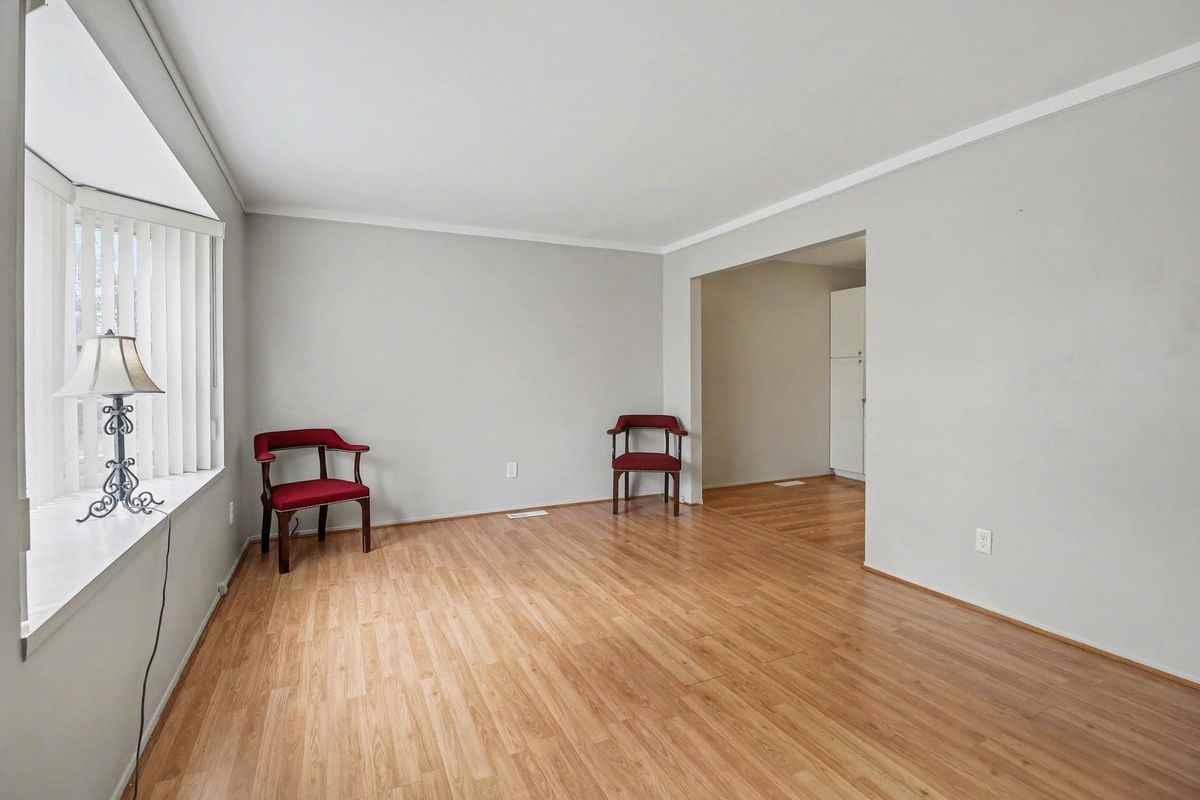 216 Lake Village Dr - Photo 4 of 21