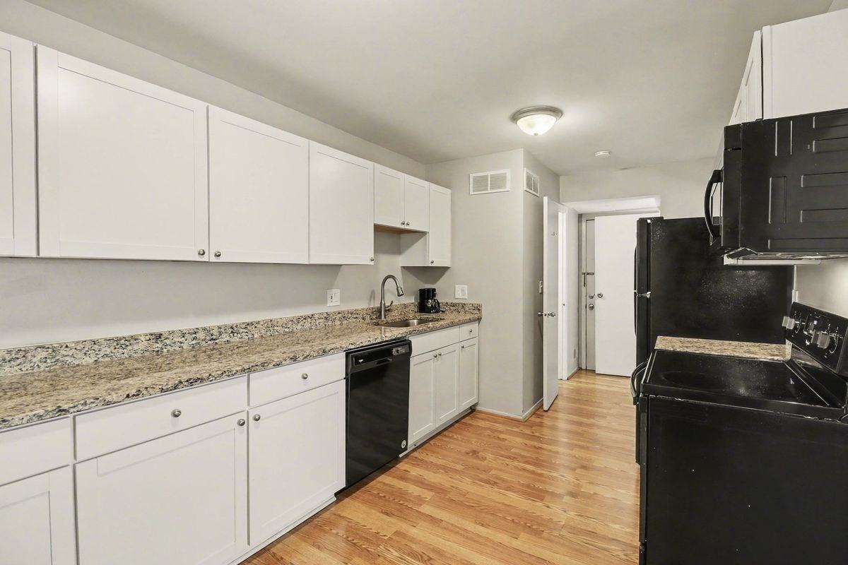 216 Lake Village Dr - Photo 7 of 21