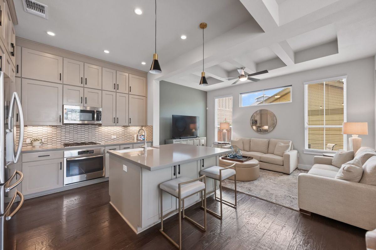 915 Banyon St - Photo 3 of 28