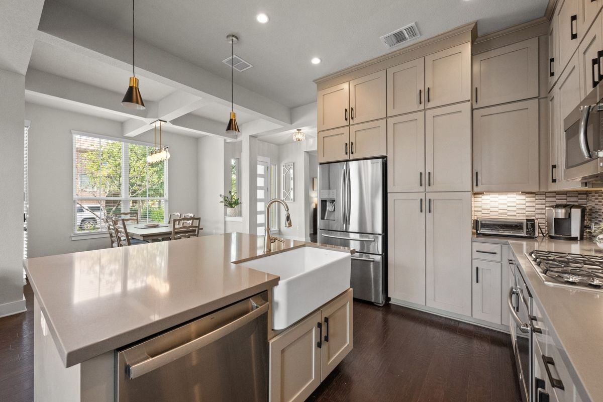 915 Banyon St - Photo 5 of 28