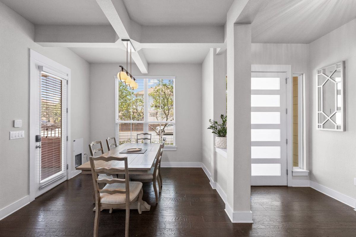 915 Banyon St - Photo 7 of 28