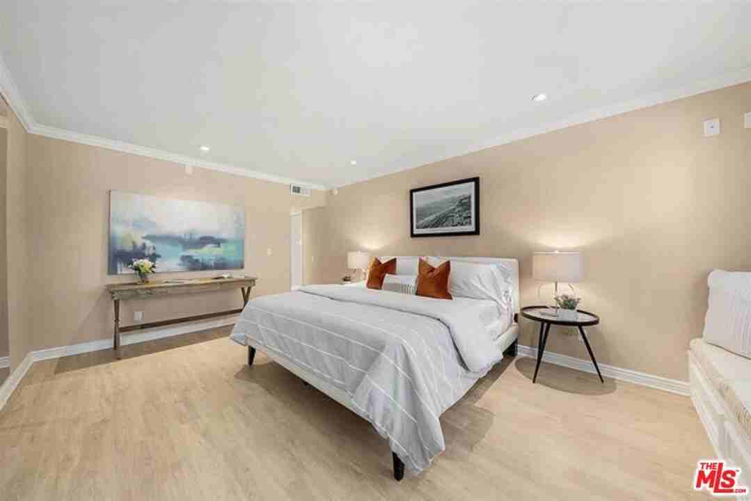 2345 Roscomare Rd ##201 - Photo 5 of 18