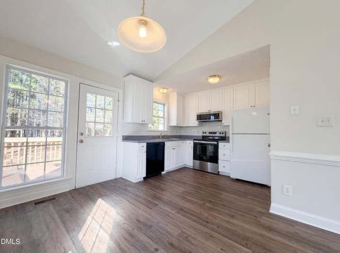 406 Landing Place Dr - Photo 4 of 16