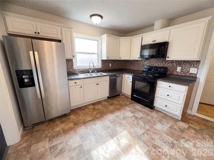 120 Sunset Ln - Photo 2 of 15