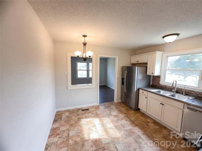 120 Sunset Ln - Photo 4 of 15