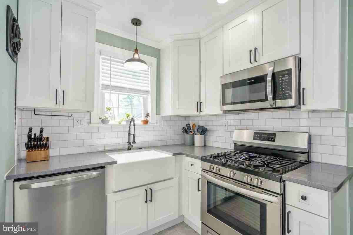 57 Ridgeway Ave - Photo 3 of 14