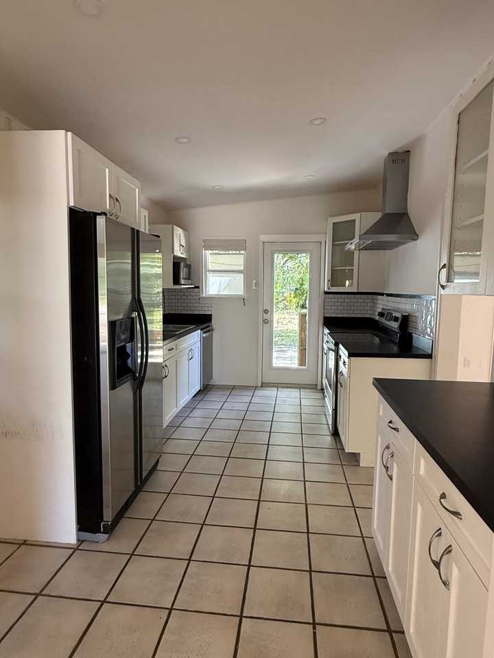 620 Sw 13th Ave - Photo 5 of 15