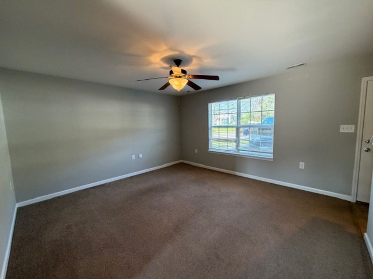 1299 Pond St Se - Photo 2 of 11