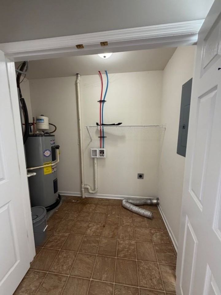 1299 Pond St Se - Photo 5 of 11