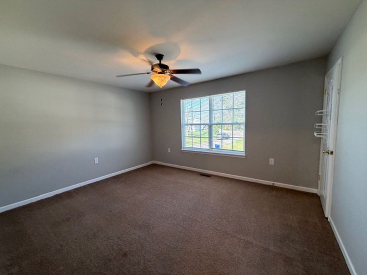 1299 Pond St Se - Photo 7 of 11