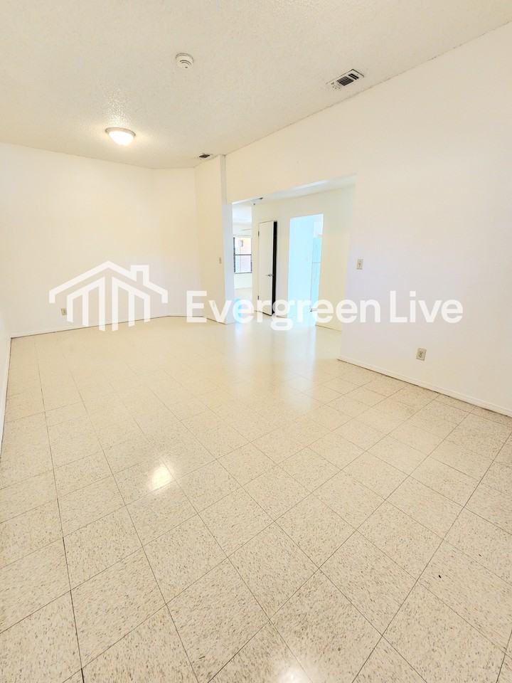 2135 Tesuque Ct - Photo 3 of 26
