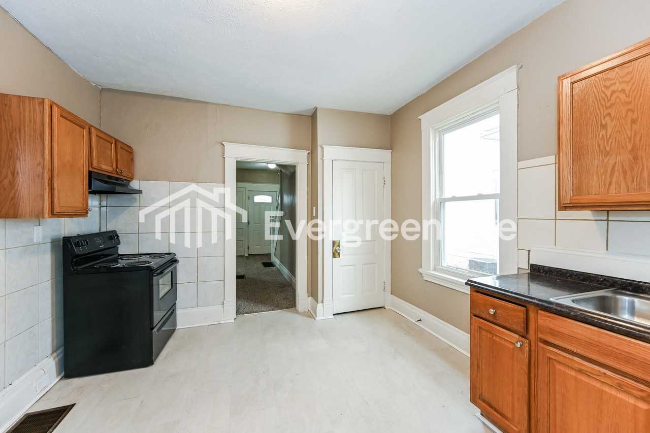 5318 Whetsel Ave - Photo 3 of 15