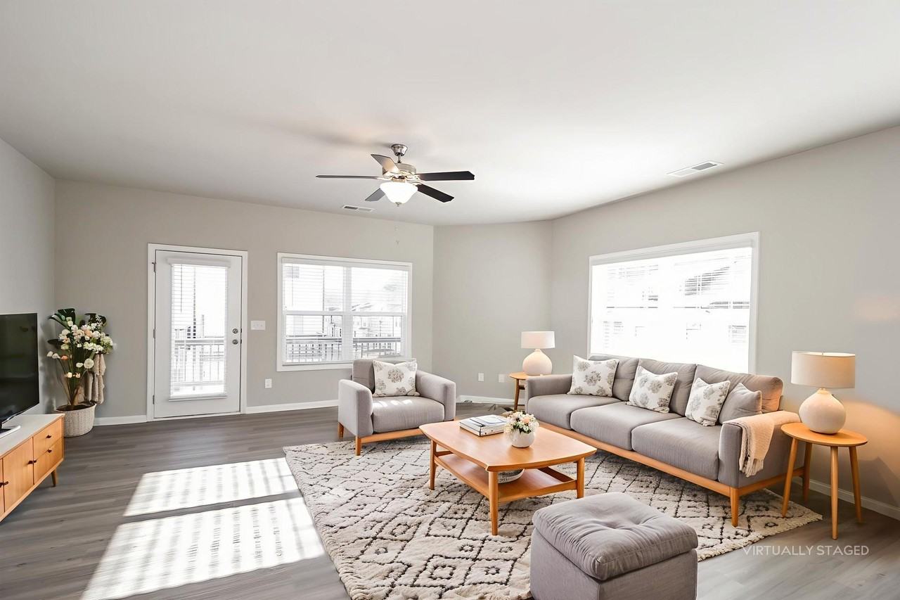 520 520 Elliston Place - Photo 2 of 35