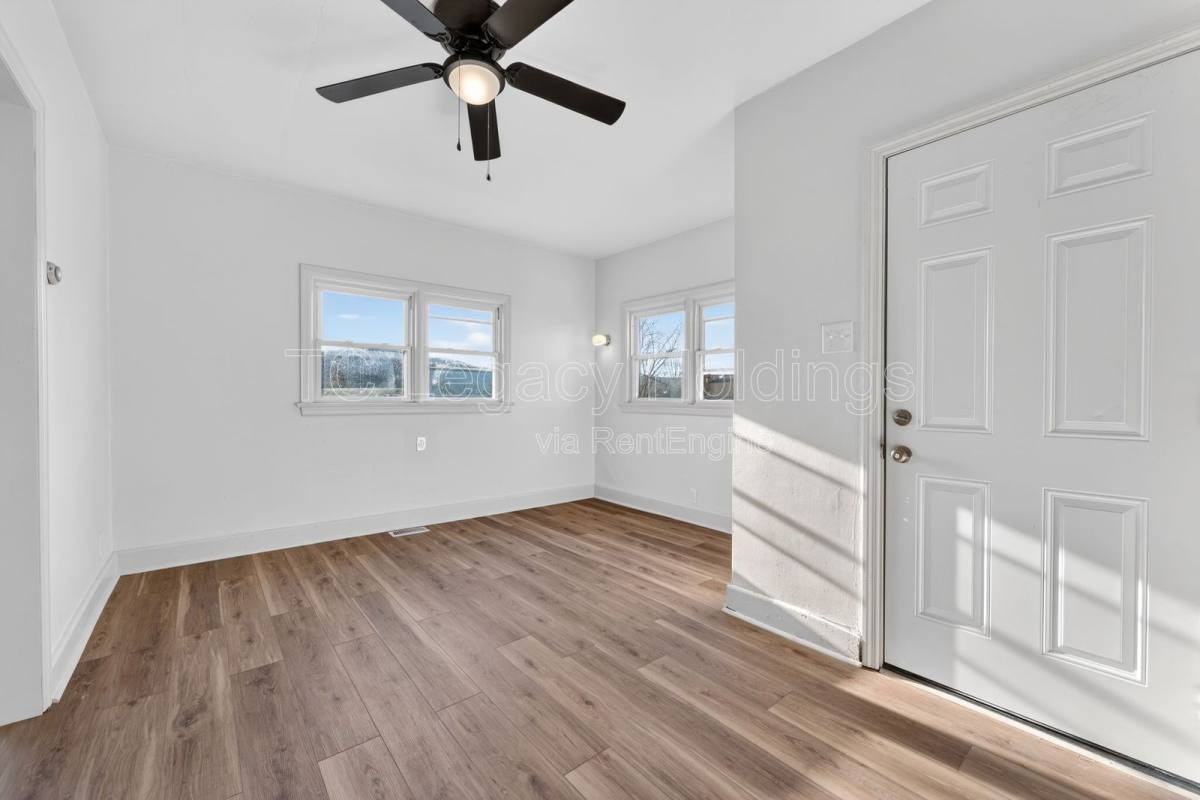 604 604 1 2 Hart St - Photo 5 of 10