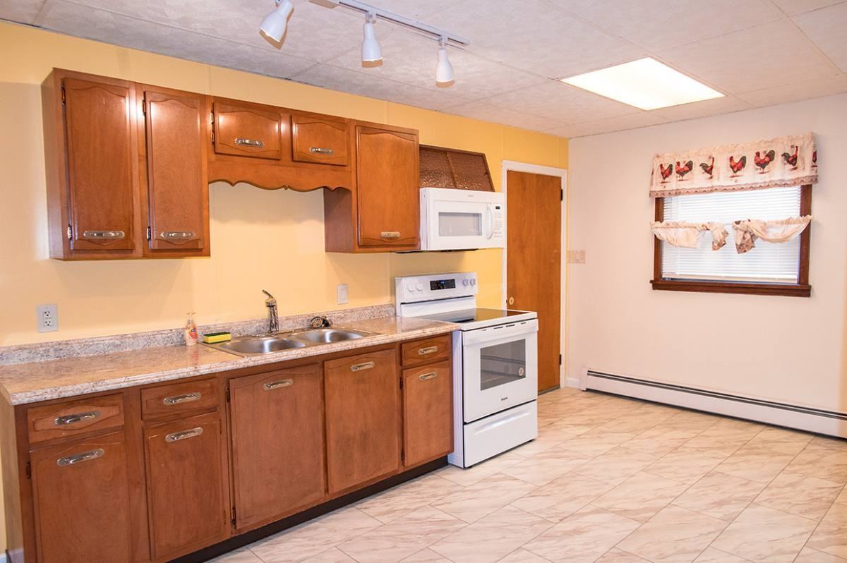 682 Bennett St - Photo 2 of 18