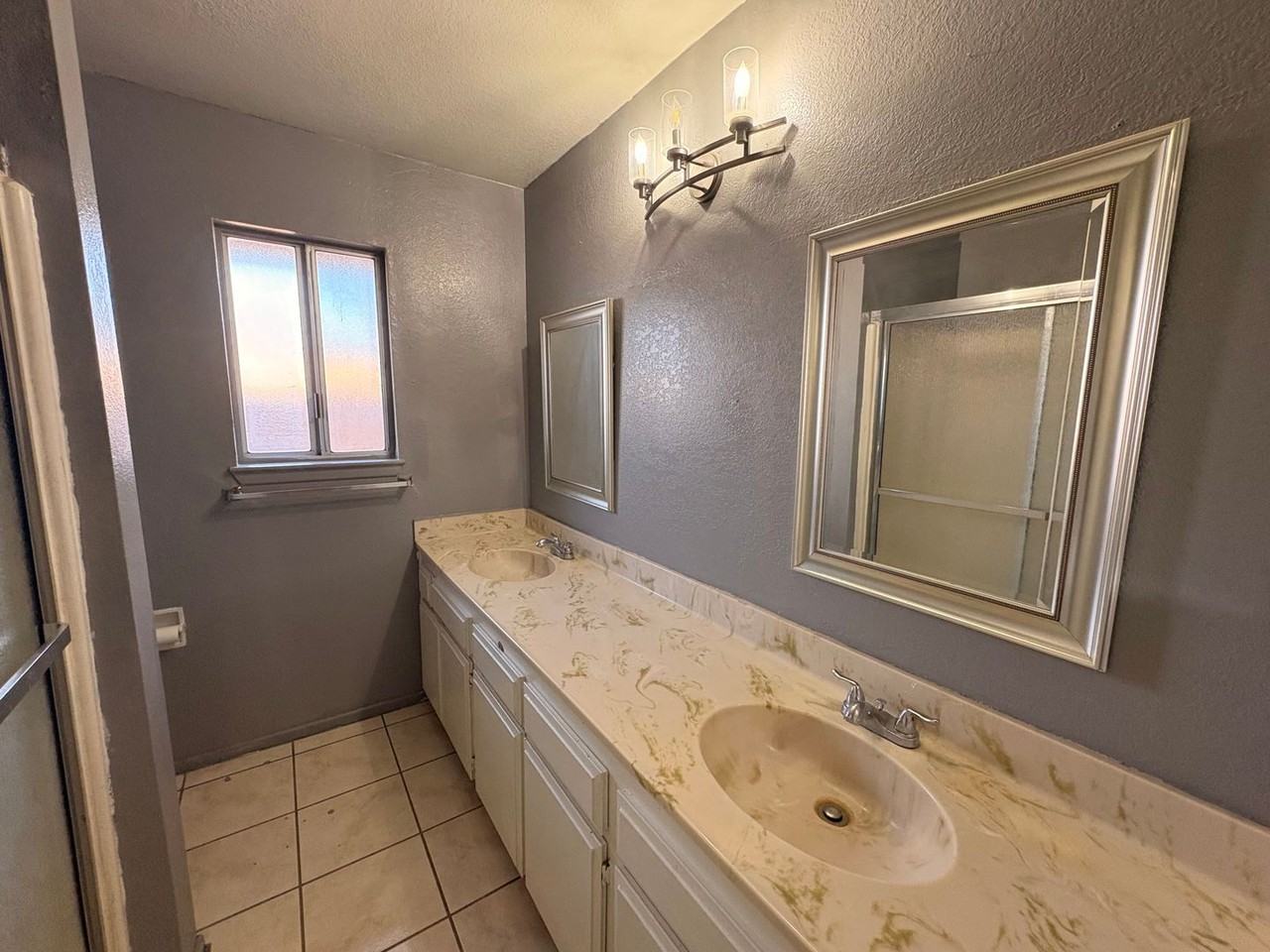 2081 Diamond Ave - Photo 5 of 15