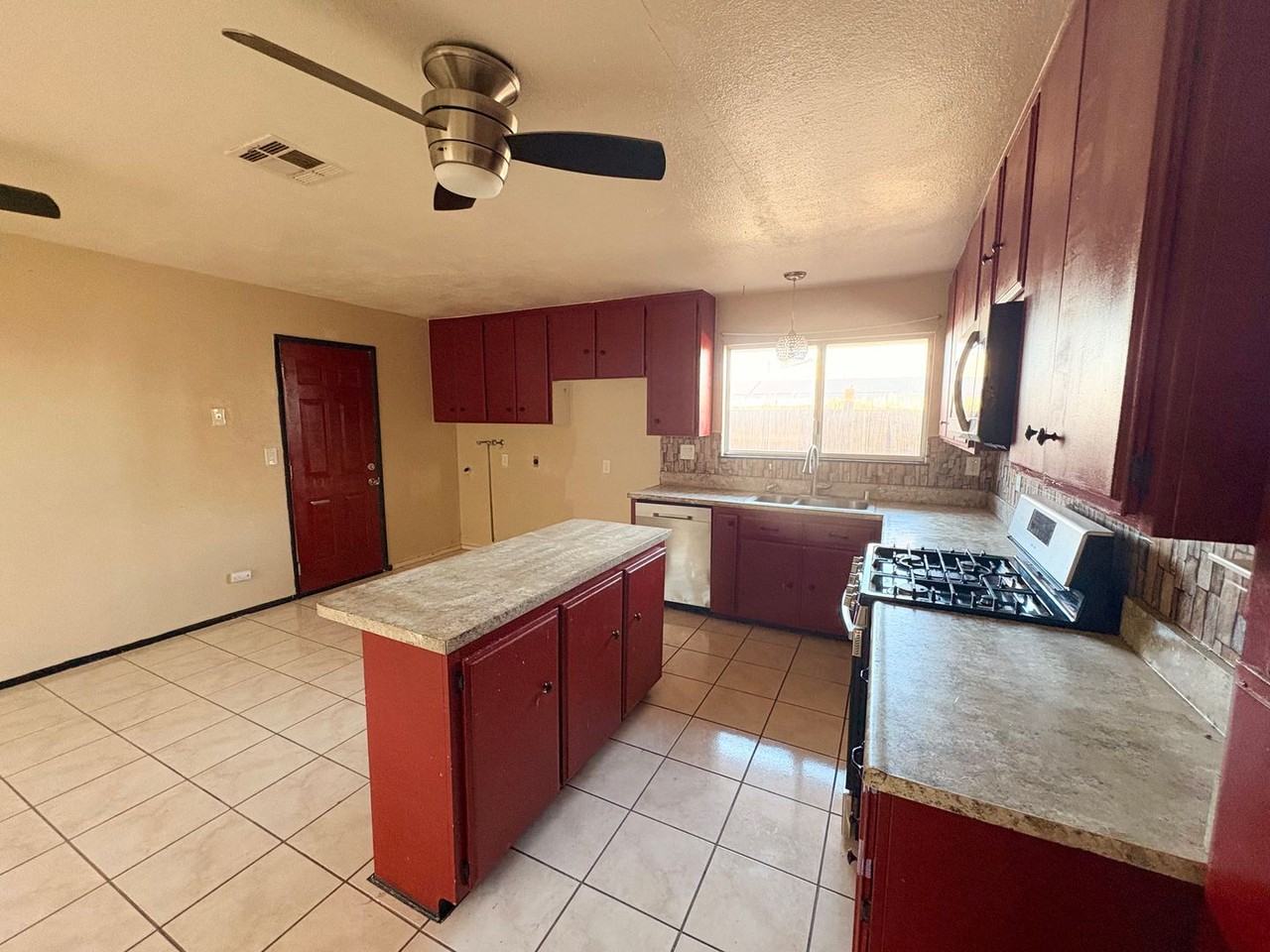 2081 Diamond Ave - Photo 6 of 15