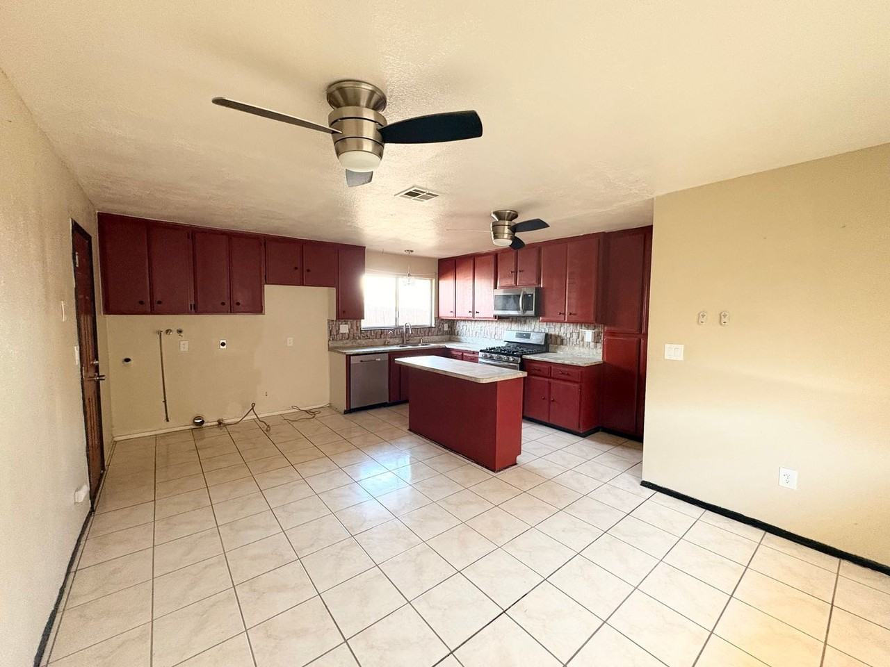 2081 Diamond Ave - Photo 7 of 15