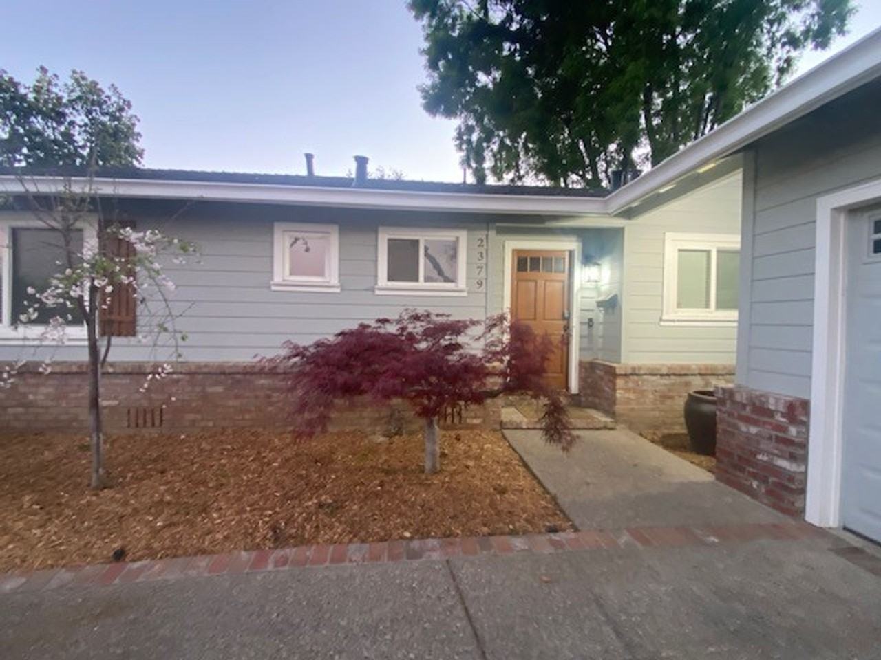 2379 Markham Ave - Photo 2 of 27
