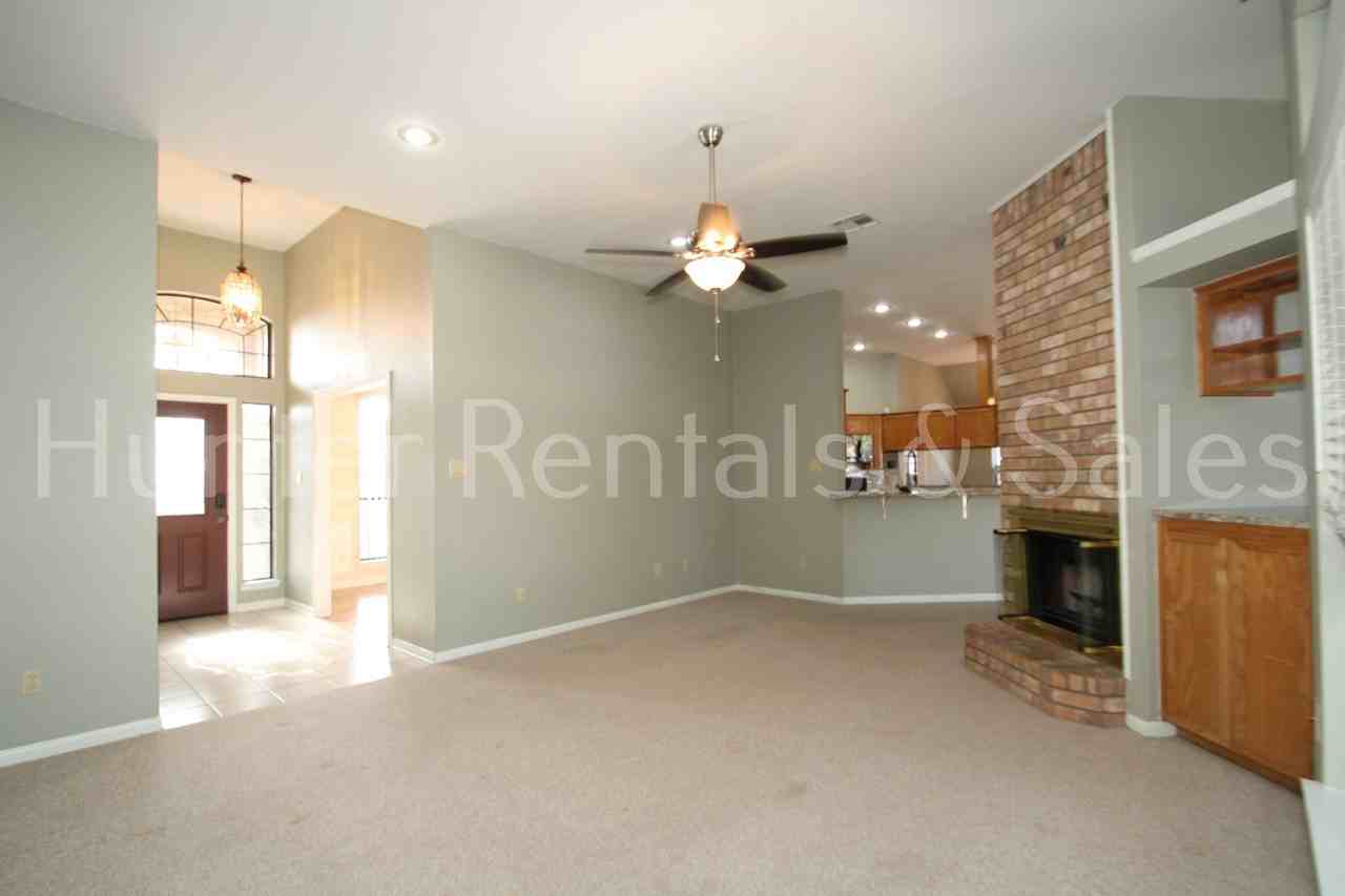 700 Honeysuckle Cir - Photo 6 of 30