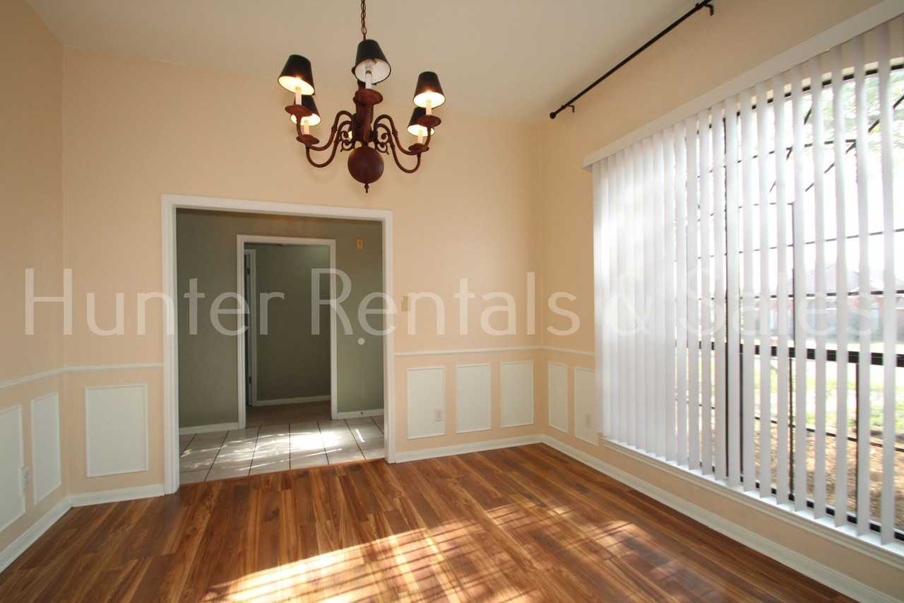 700 Honeysuckle Cir - Photo 7 of 30