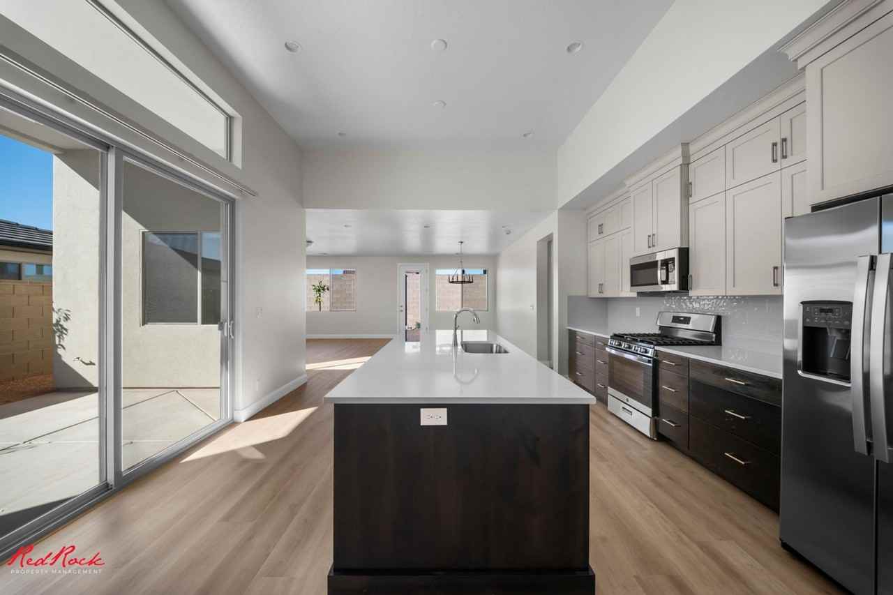 1641 N Horizon Pkwy - Photo 2 of 36