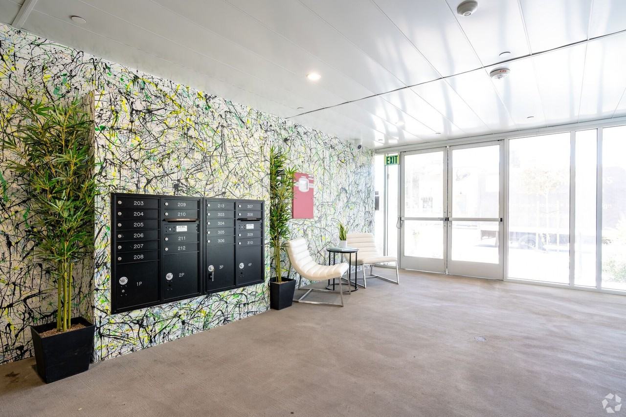 11700 Magnolia Blvd #213 - Photo 5 of 28