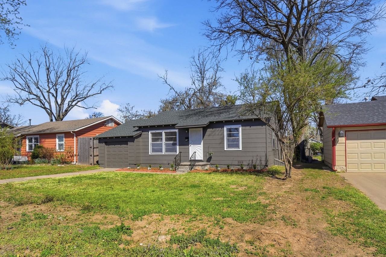 229 E 45th Pl - Photo 2 of 21