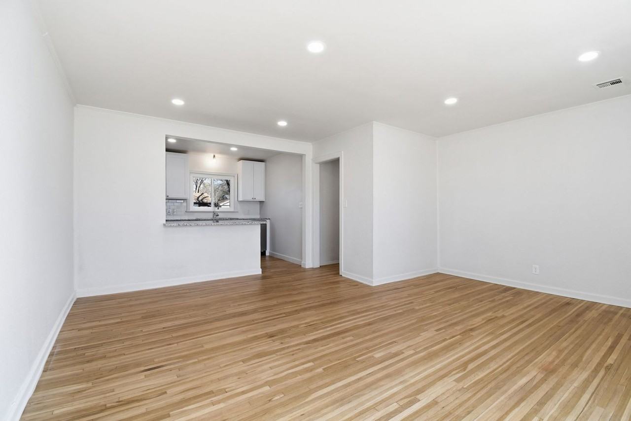 229 E 45th Pl - Photo 6 of 21